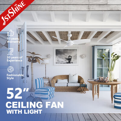 Καλή τιμή 52 ιντσών μοντέρνο λευκό πλαστικό ανεμιστήρα οροφής με λεπίδες ABS και αθόρυβο κινητήρα DC ενσωματωμένο φως LED σε απευθείας σύνδεση